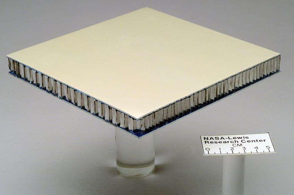  structure of GLARE clearly showing the honeycomb core